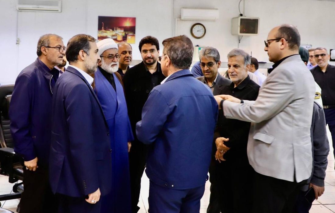بازدید رئیس کمیسیون انرژی مجلس از پتروشیمی خارک و پایانه‌های نفتی